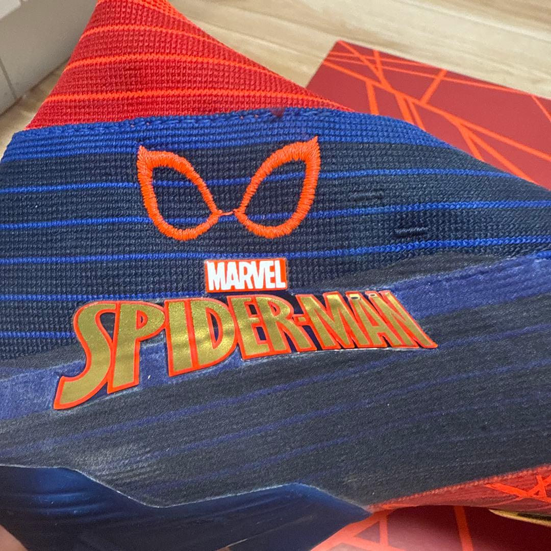 アディダス スパイダーマン限定