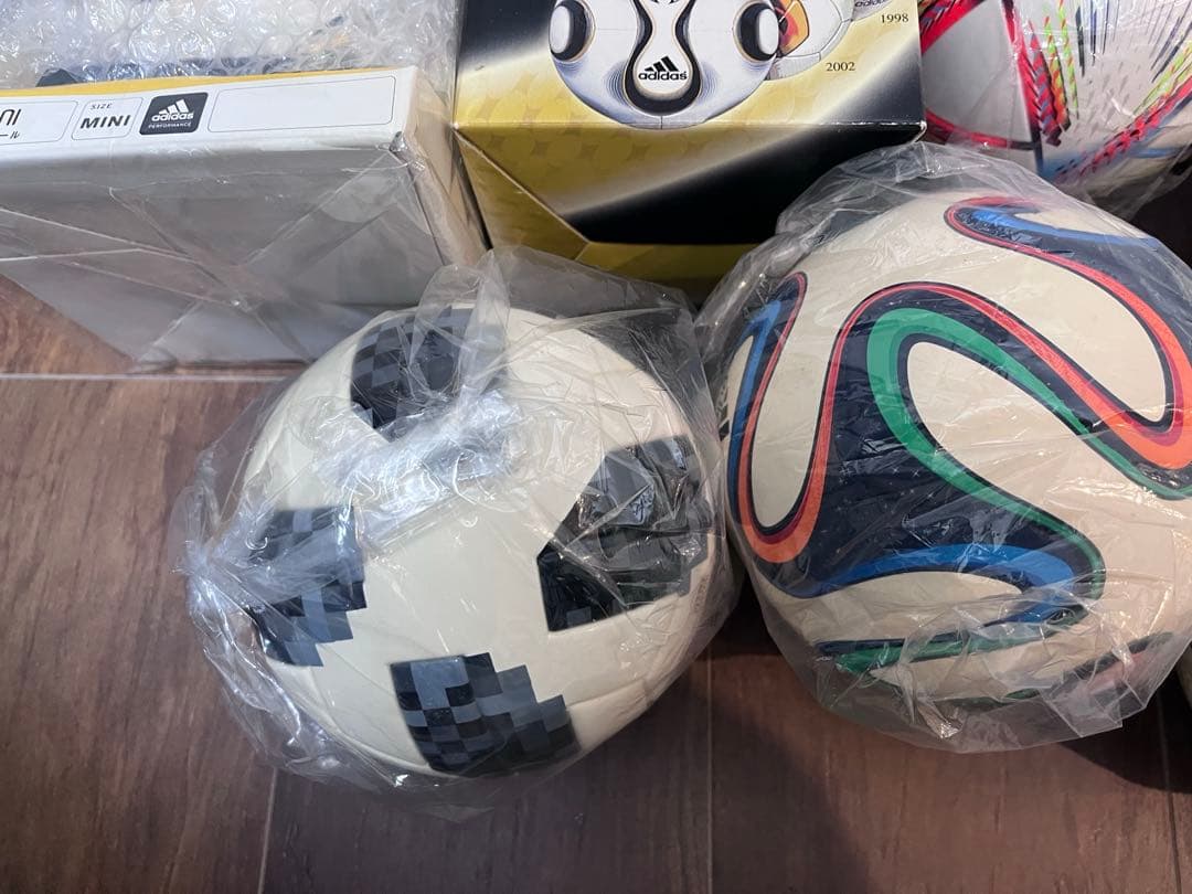adidas サッカーW杯記念ボール ヒストリカルマッチボール　ミニボール