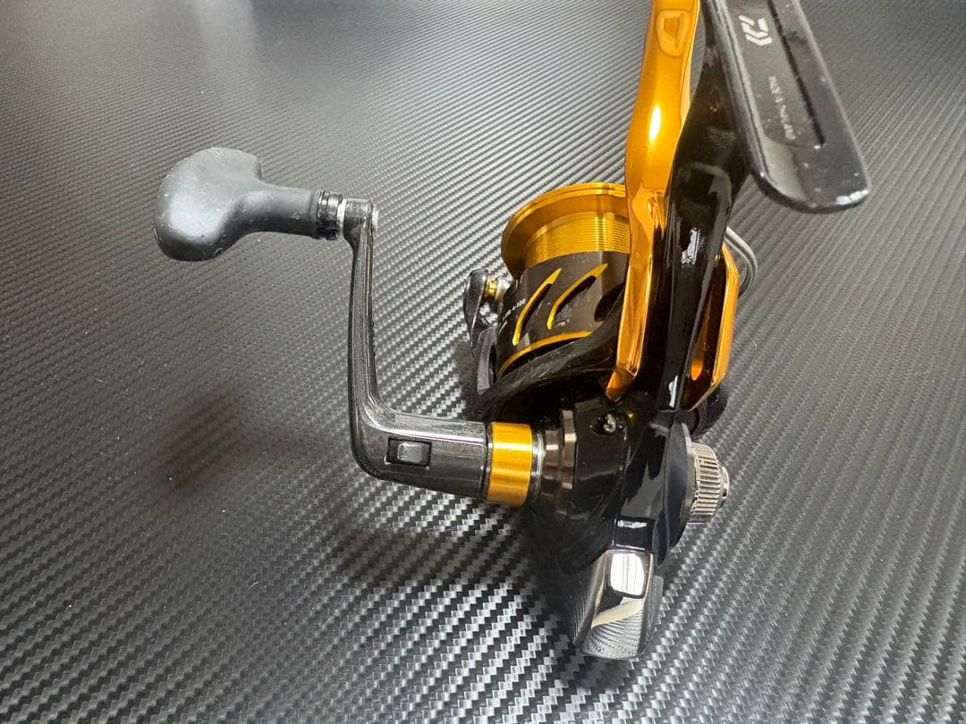 【DAIWA】LAXUS 2500H-LBD スピニングリール（レバーブレーキ）