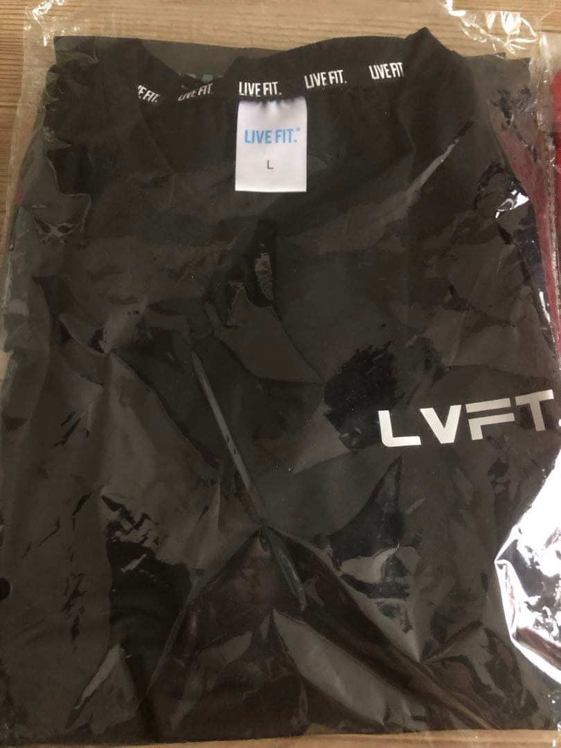 LIVE FIT タンクトップ Lサイズ 3着セット（黒、赤、白）