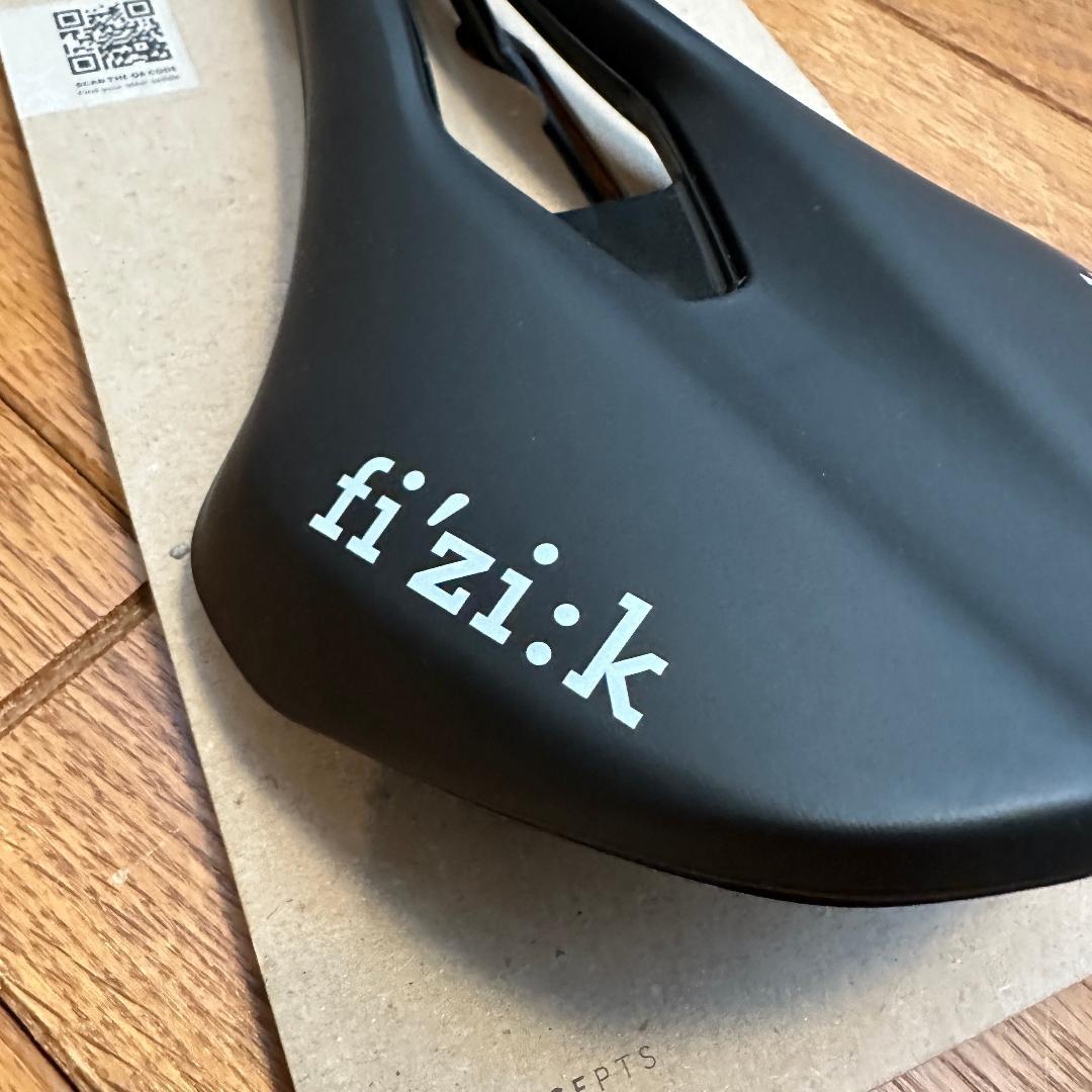 新品未使用 fi'zi:k TEMPO ARGO R5（150mm）ロードサドル