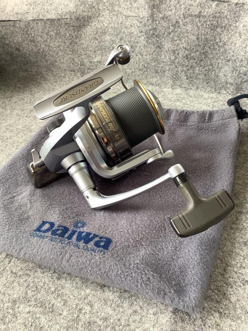 Daiwaリール　GRANDSURF 35 シルバー 収納袋付き　2台セット！