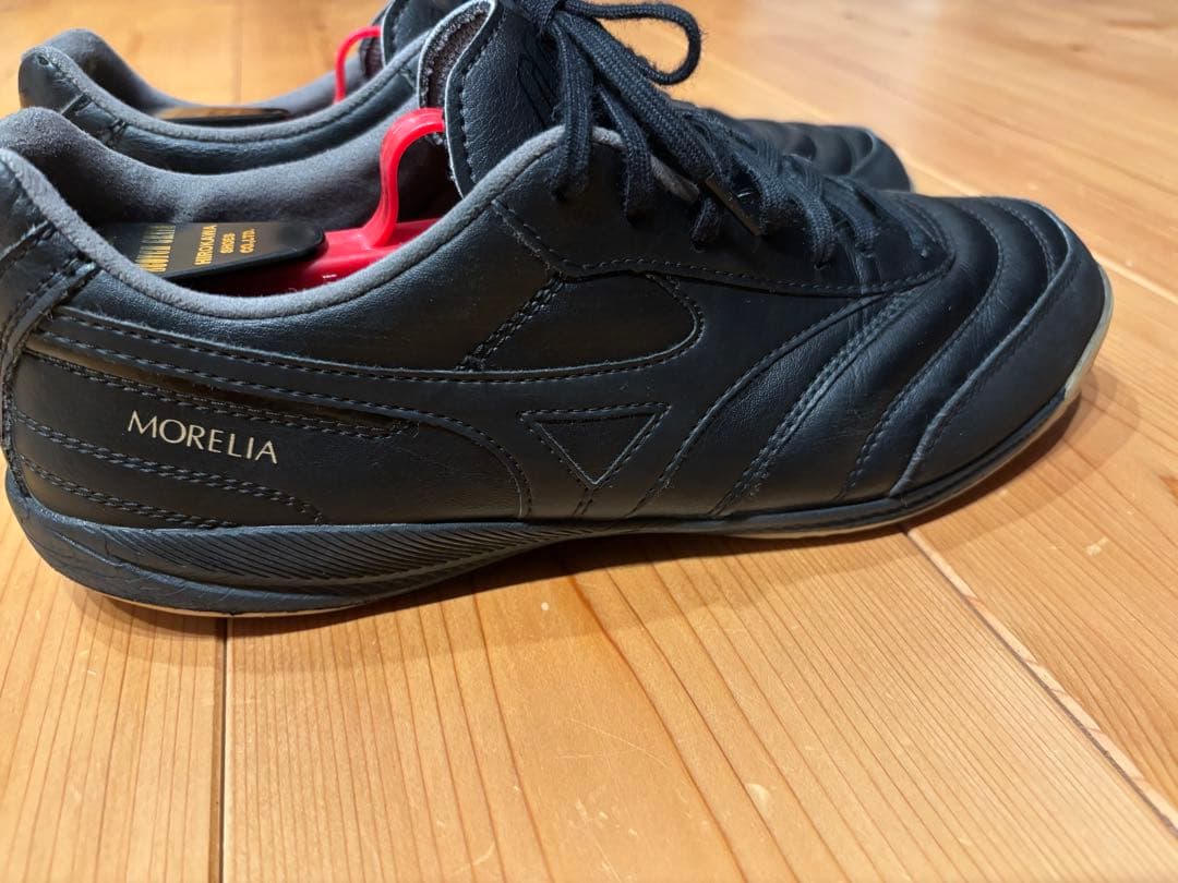 美品　モレリア フットサルシューズ ブラック　屋内