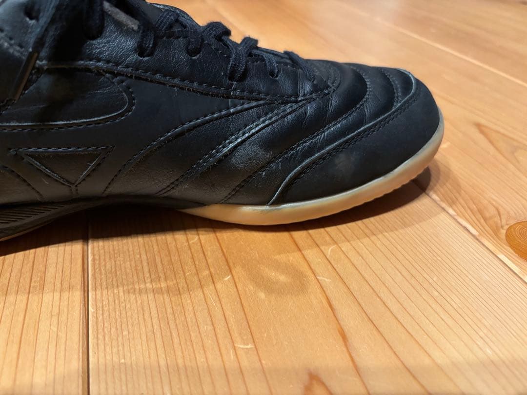 美品　モレリア フットサルシューズ ブラック　屋内