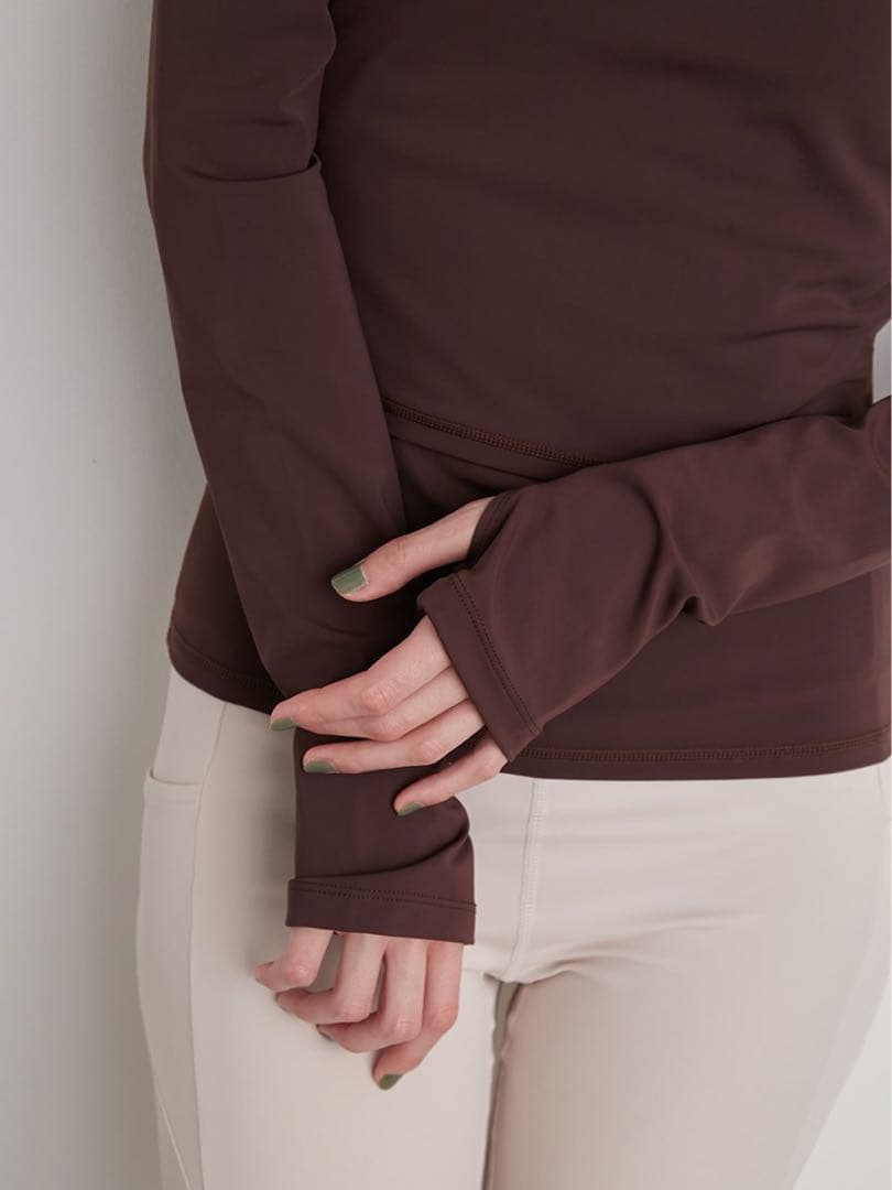 emmi yoga新品紙タグ付き⭐️サステナレッチデザインプルオーバー水陸両用