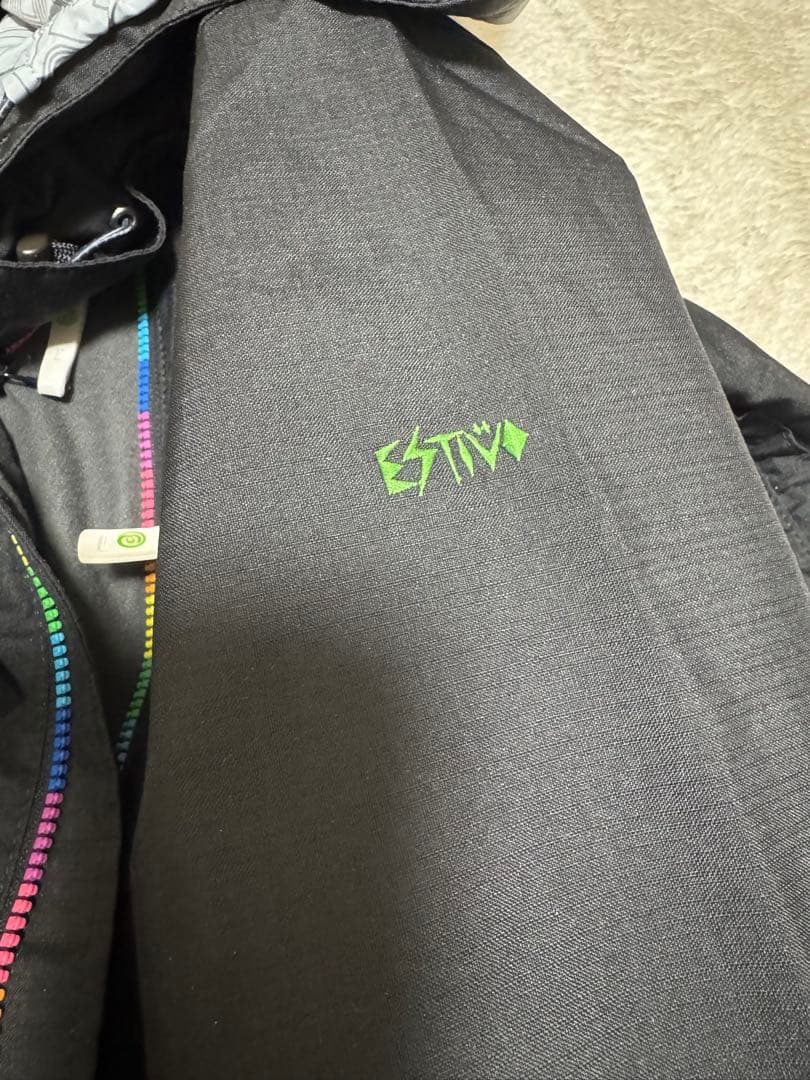 ESTIVO 黒 スノーボードジャケット