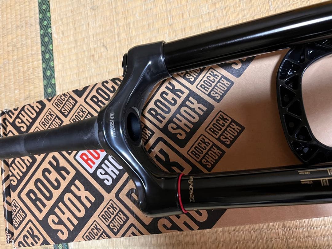 【最終】RockShox YARI 15*110mm 180mm 27.5インチ