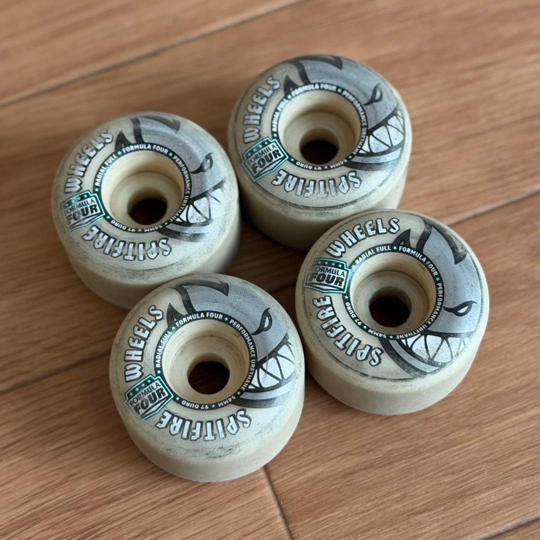 スケートボード SPITFIRE-FORMULAFOUR-97D-RADIALFULL-54mm