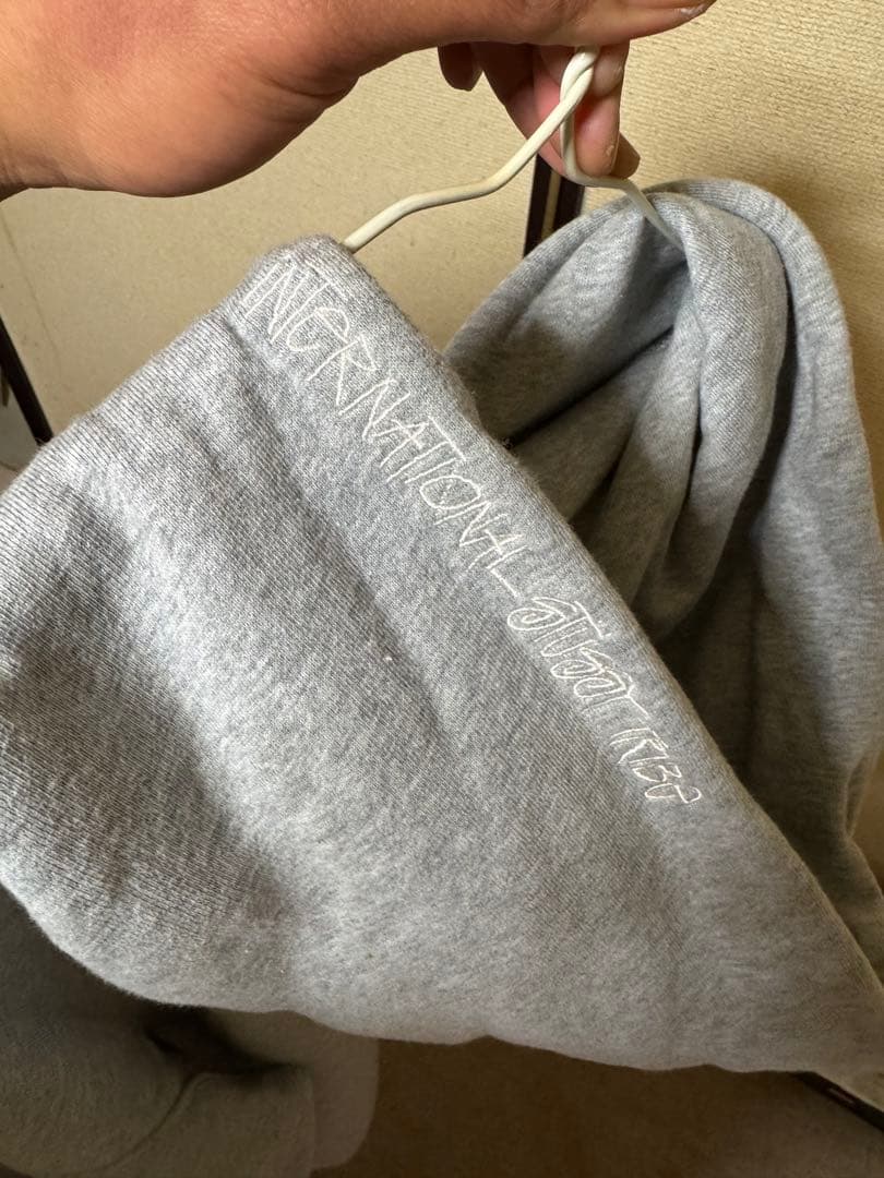 Stussy グレー フード付きスウェット