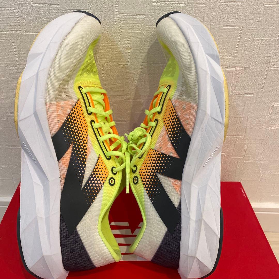 New Balance FuelCell 25.0 陸上　シューズ