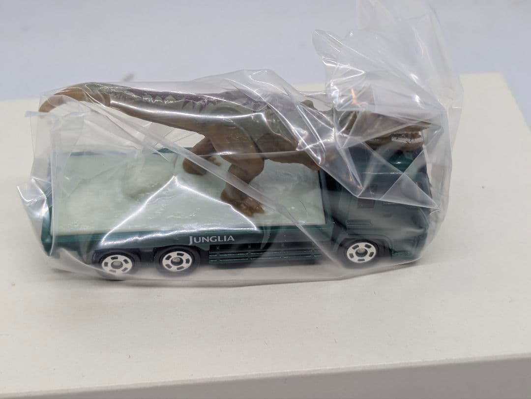 トミカ　ジャングリア　限定販売　ミニカー　恐竜　沖縄県