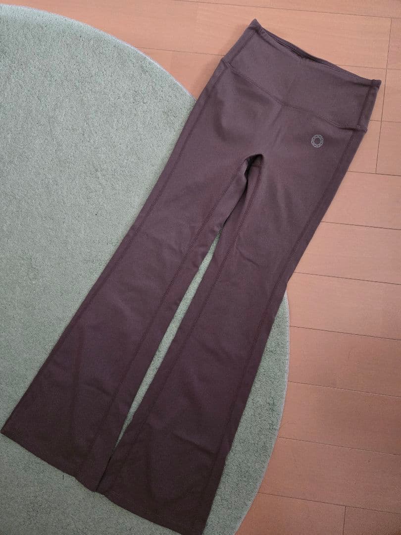 【美品】FEELCYCLE フィールサイクル★裾フレアレギンス★ボルドー★XS