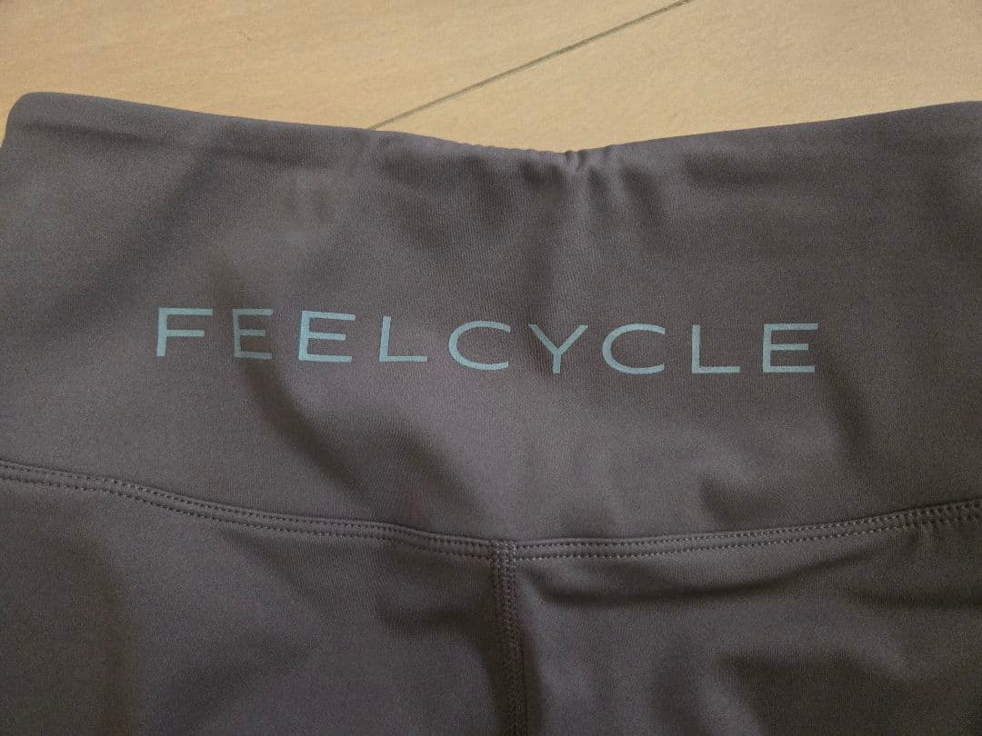 【美品】FEELCYCLE フィールサイクル★裾フレアレギンス★ボルドー★XS