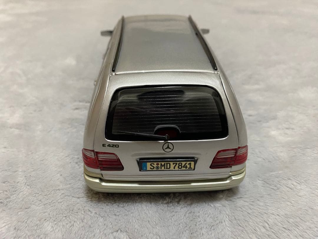 ミニカー ANSON Mercedes-Benz E-class Wagon 1/18