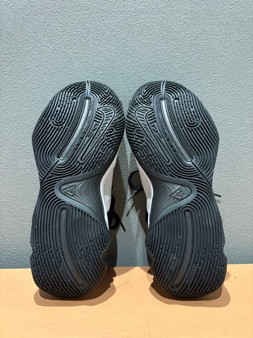 NIKE ヤニス イモータリティ3