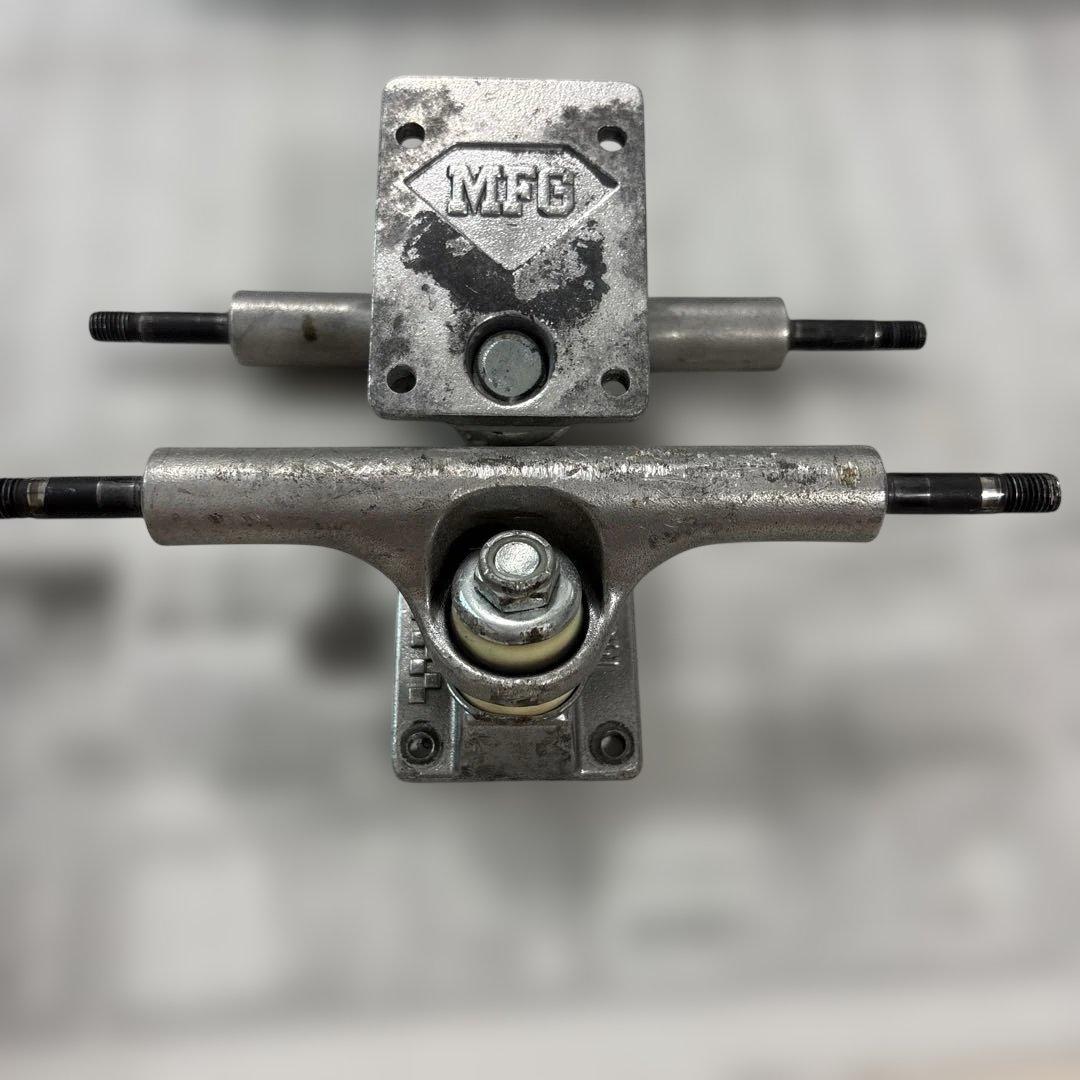MFG トラック シルバー 金属