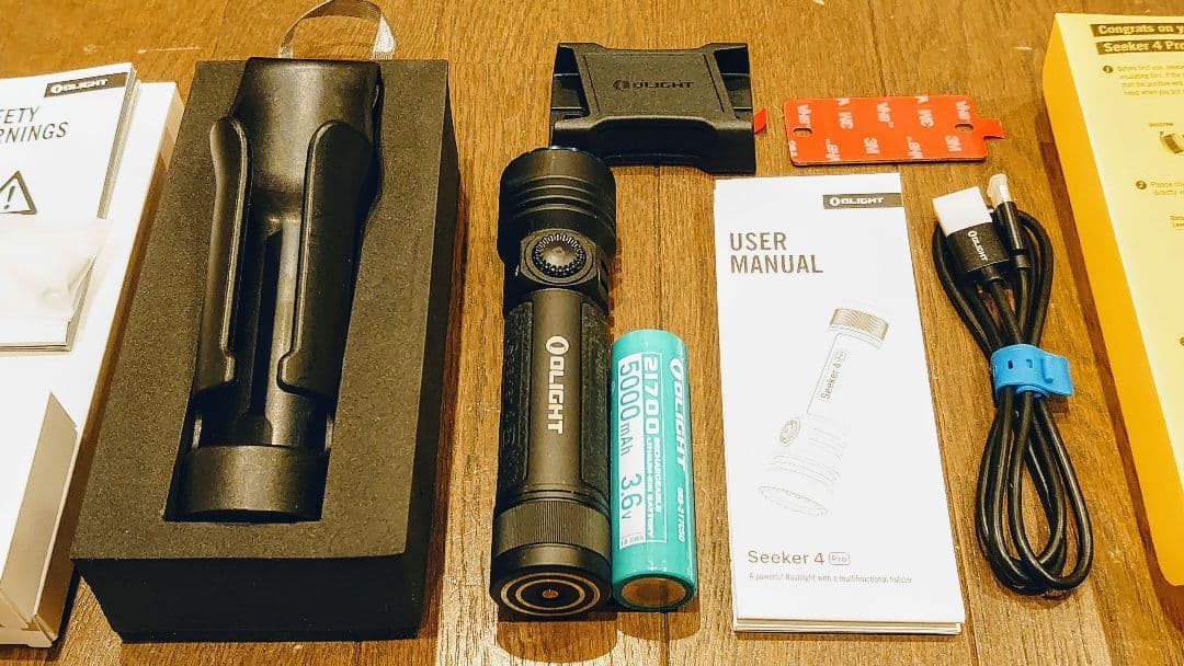 OLIGHT Seeker4 Pro LED NW4600ルーメン横型ホルスター