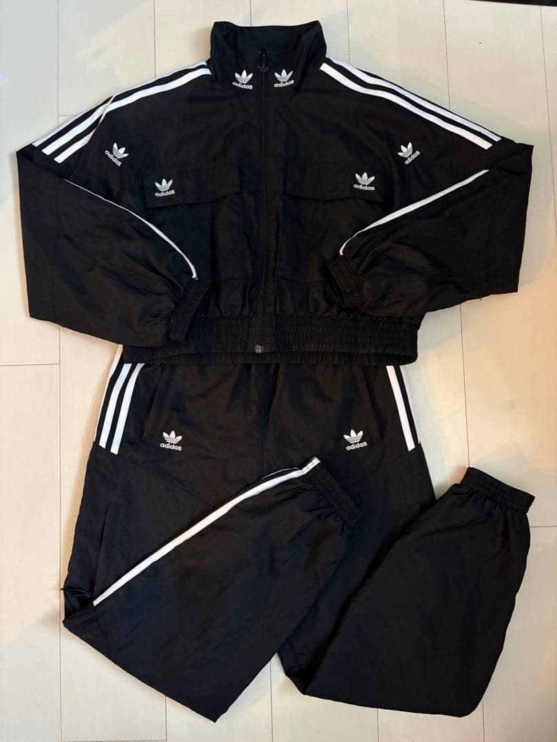adidas アディカラークラシックス Disrupted アイコンセットアップ