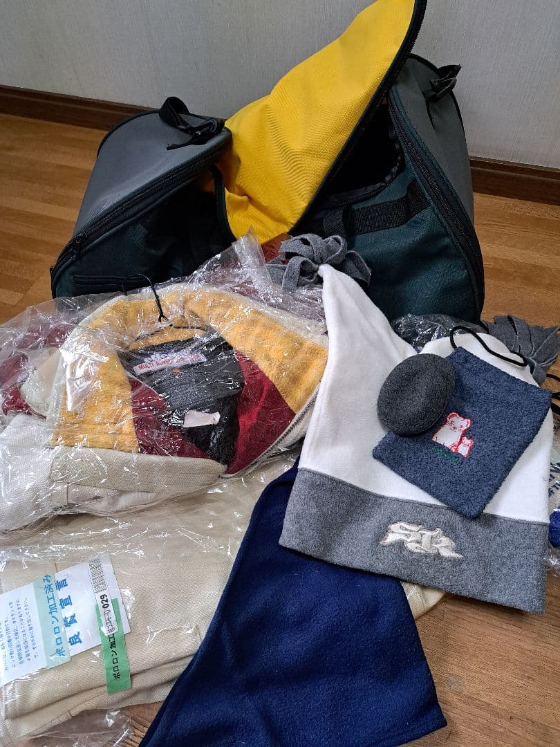 スキーウェア一式 ellesse 赤白上下 グローブ等スキー用品おまけ付き