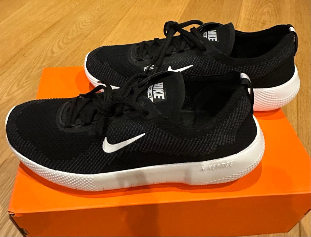 新品未使用 Nike Free 2025 ランニングシューズ　ブラック/ホワイト