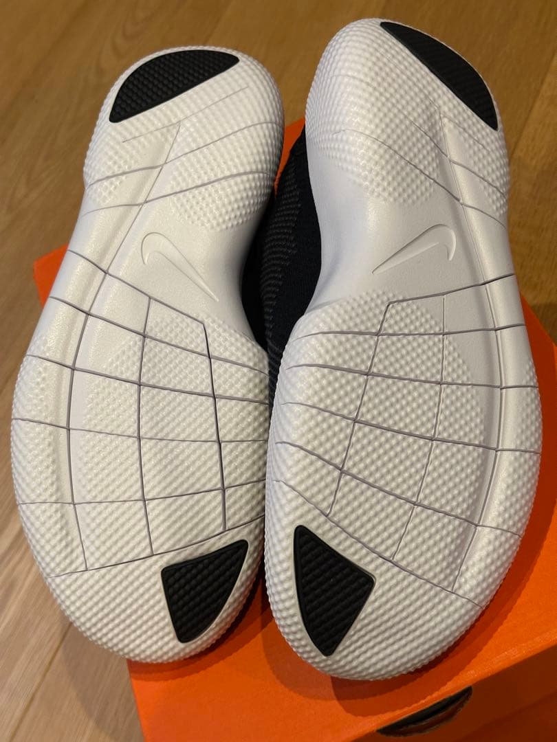 新品未使用 Nike Free 2025 ランニングシューズ　ブラック/ホワイト