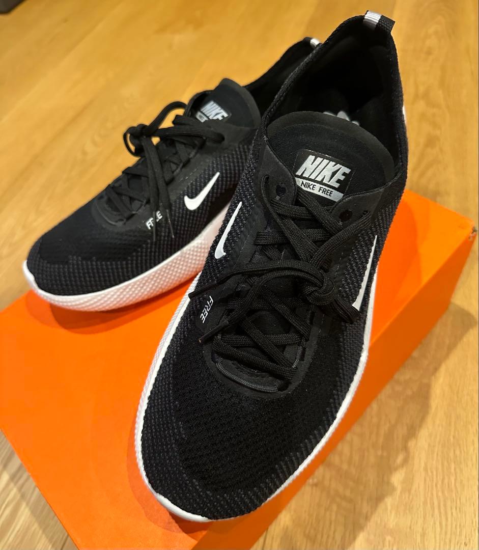新品未使用 Nike Free 2025 ランニングシューズ　ブラック/ホワイト