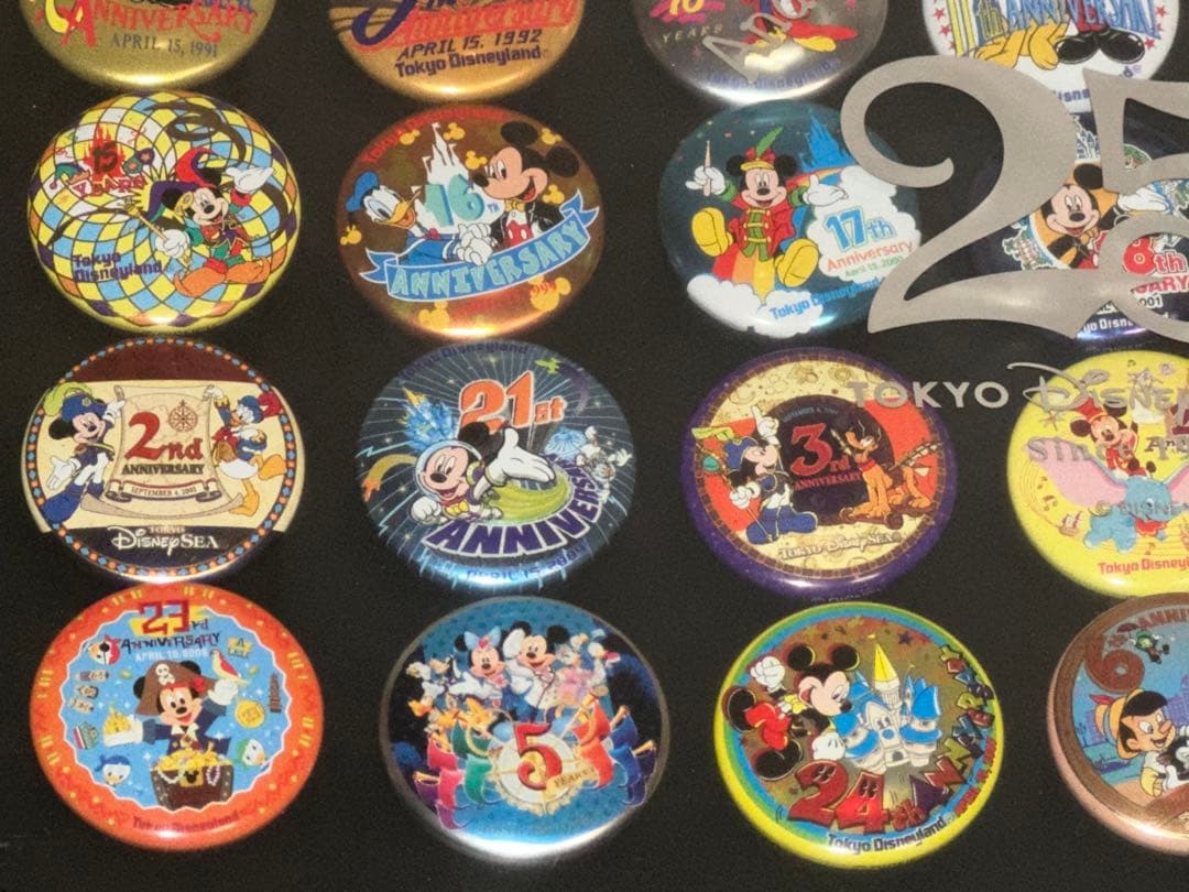 《新品未開封》TDR東京ディズニーリゾート 25周年 缶バッジコレクションBOX