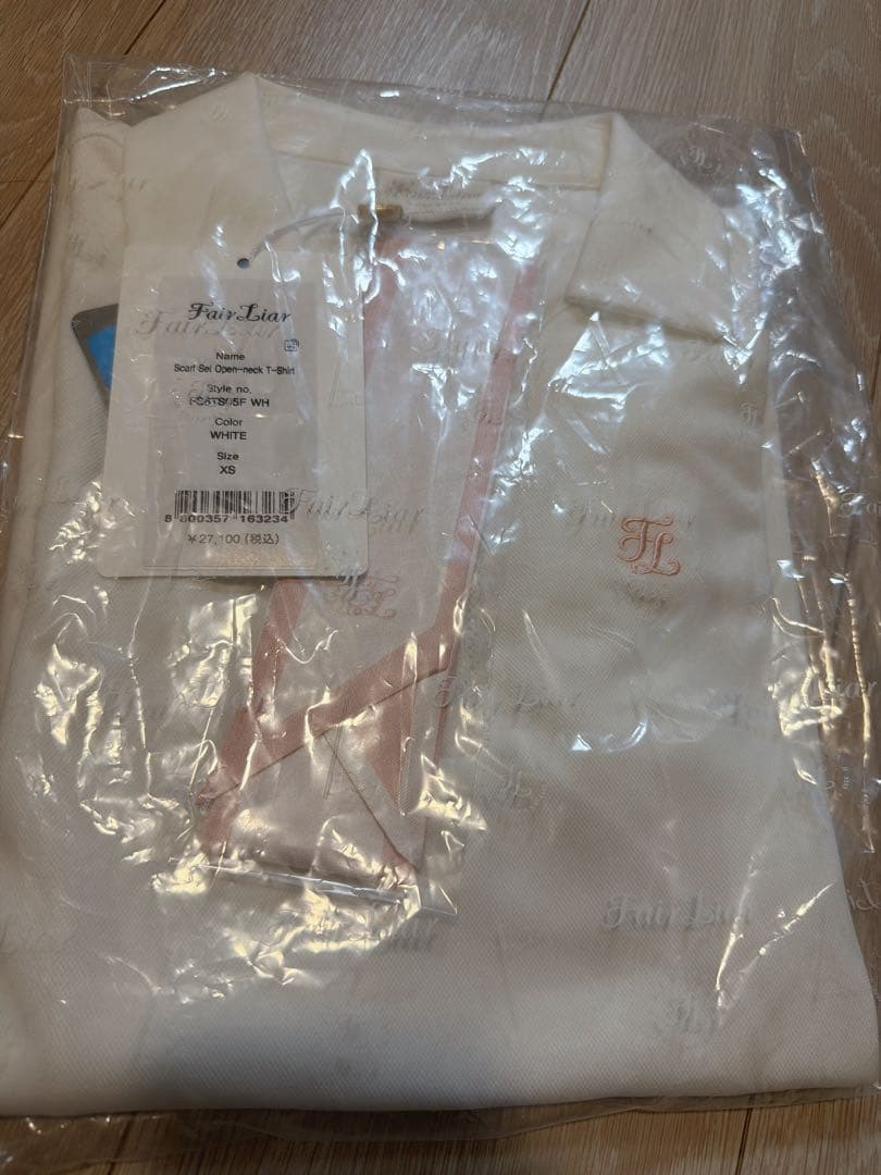 フェアライヤー　スカーフセットオープンネック7分袖Tシャツ（ホワイト）
