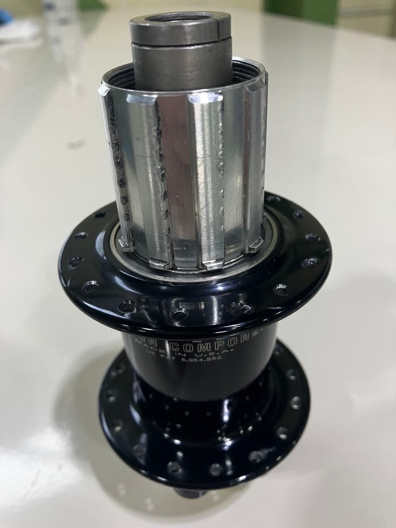 クリスキング　ハブ　142×12 32h 中古