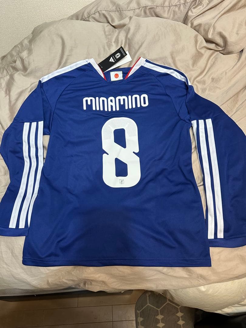 【新品未使用】サッカー日本代表 ユニフォーム 8番　Mサイズ　W杯　長袖　南野