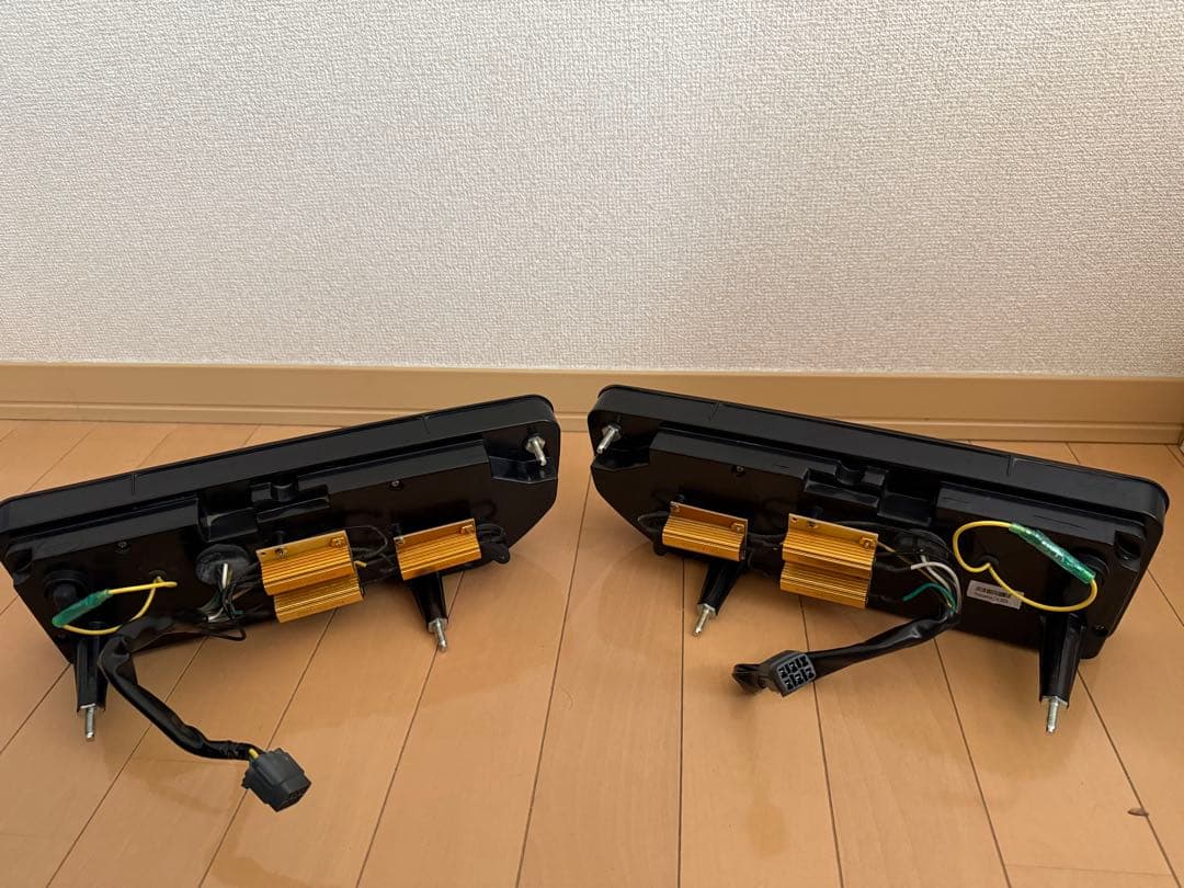 ジムニー　LEDテールランプ　スモークレッドバー
