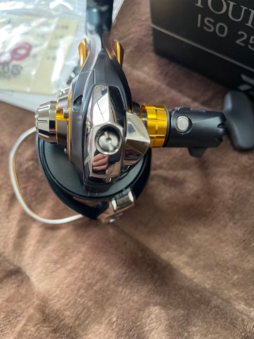 超美品DAIWA 18 TOURNAMENT ISO 2500SH-LBD