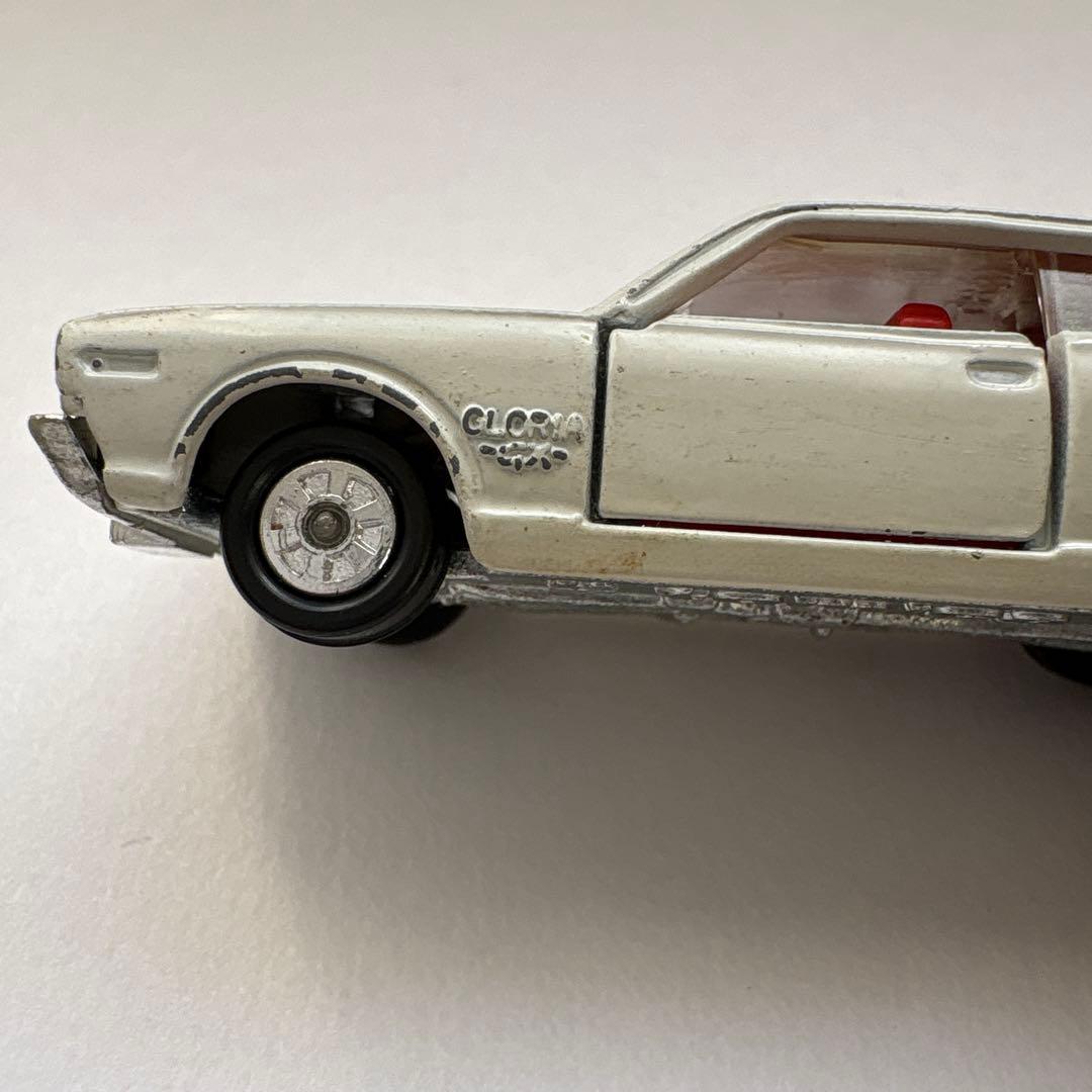 トミカ　ニッサン　グロリア2000GX 黒箱