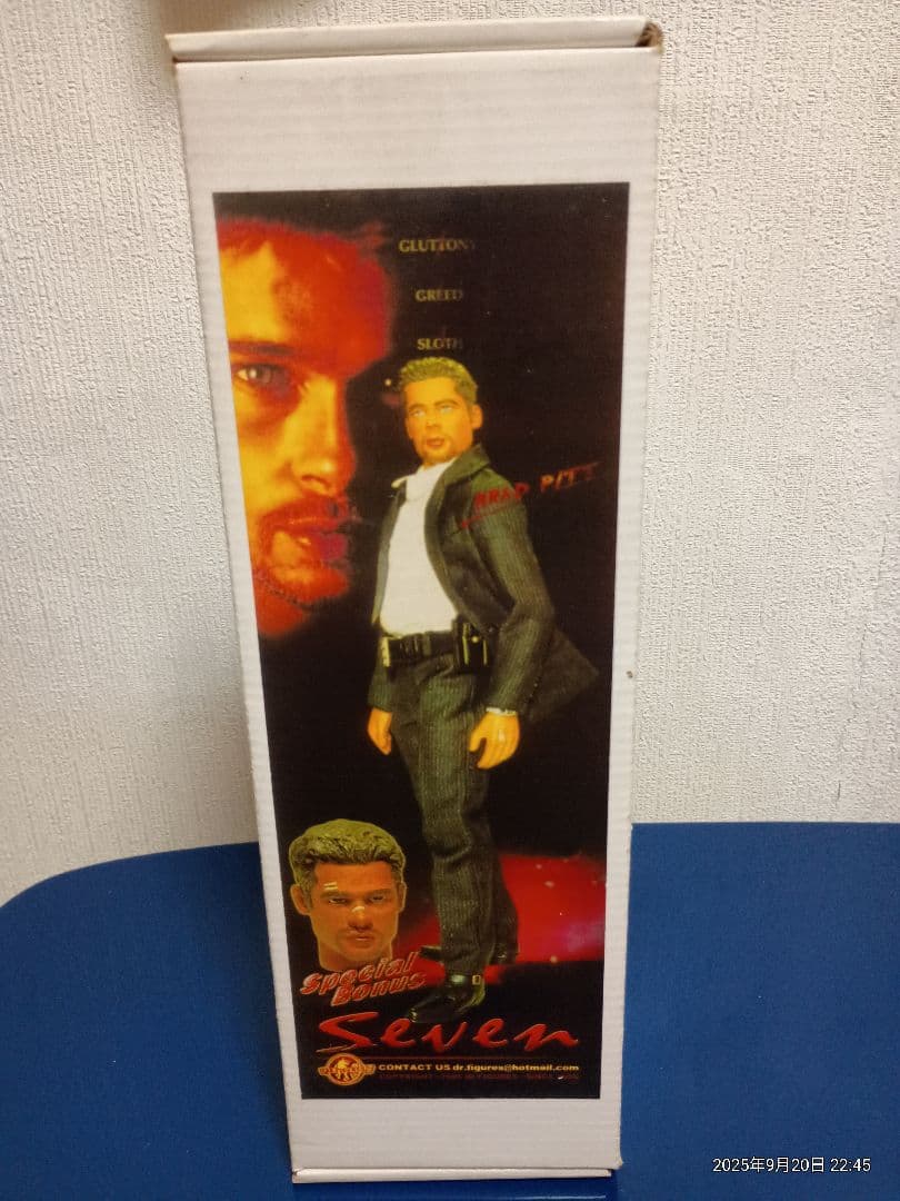 ブラッドピット　セブン フィギュア 約30cm スーツ