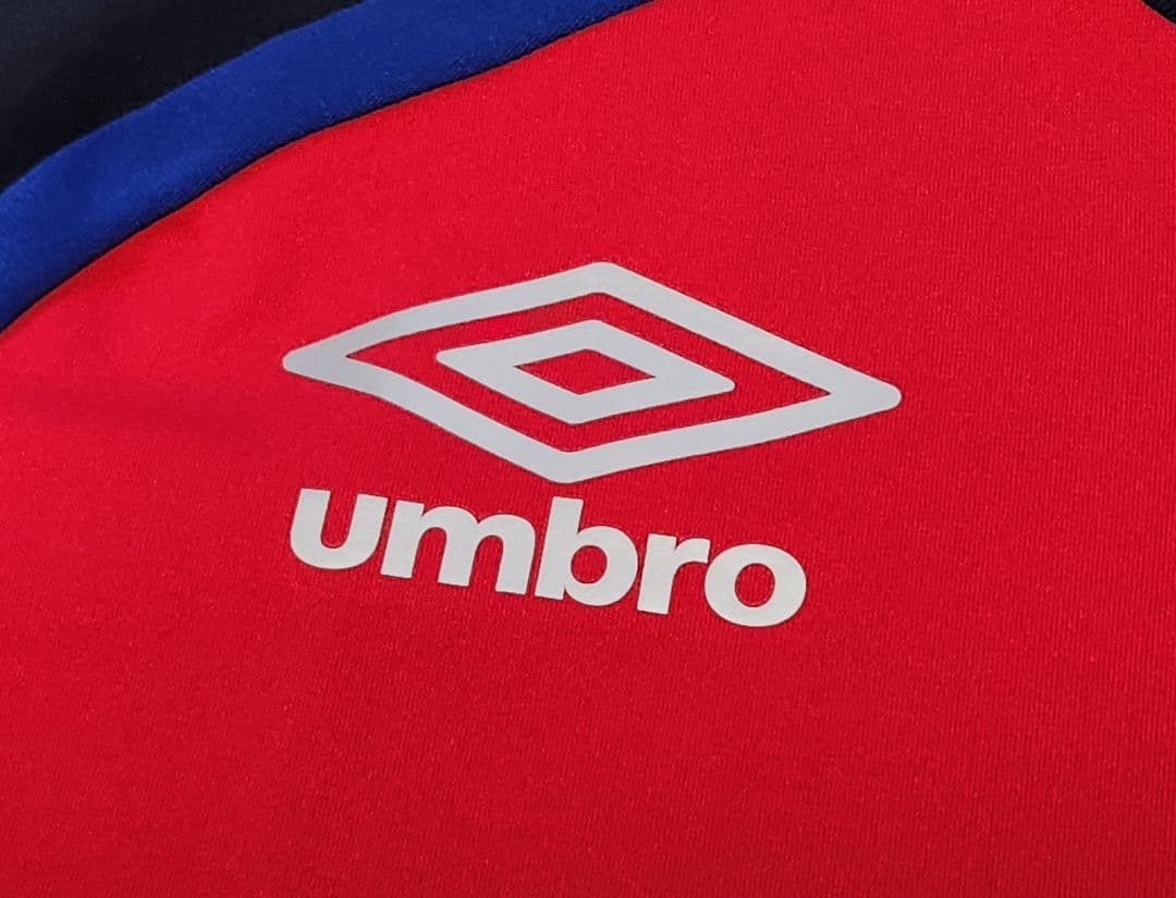送料込★新品未使用タグ付★稀少★FC東京★UMBROパフォーマンストップ