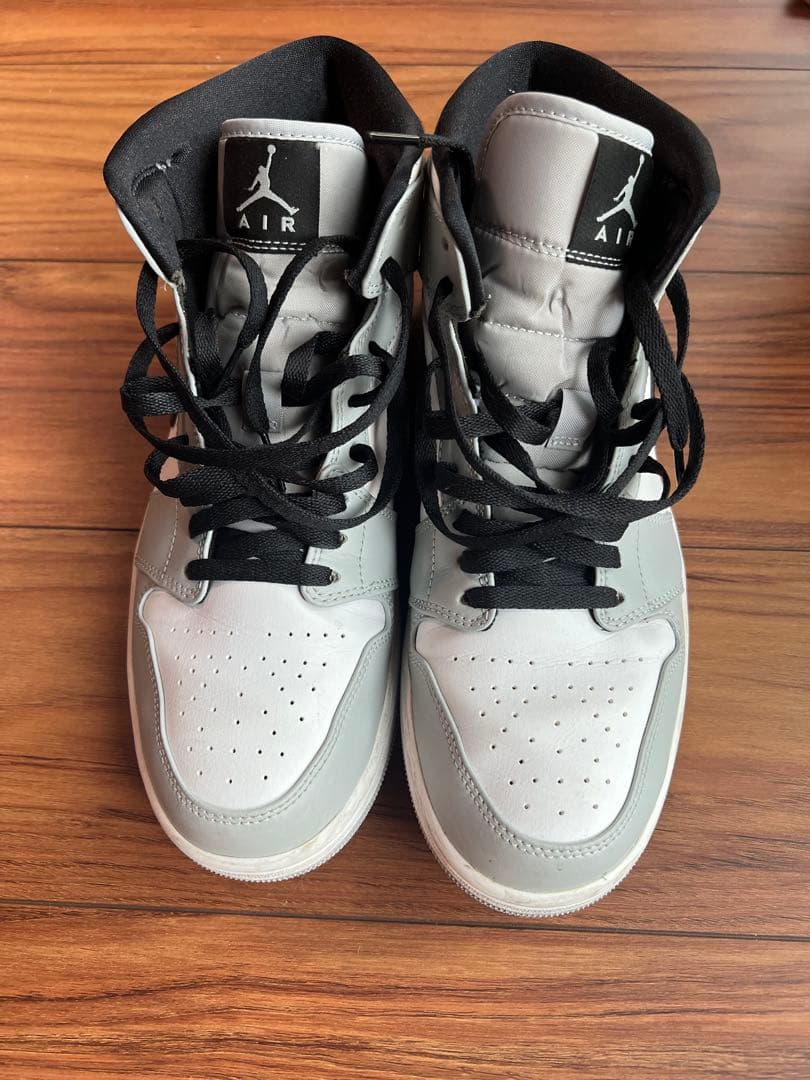 モモ　Nike Air Jordan 1 Mid ホワイト/グレー/