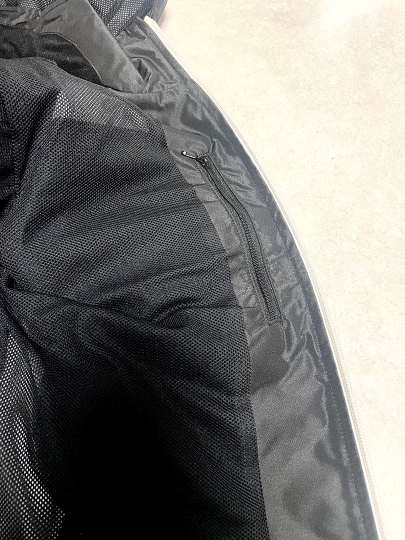 DESCENTE ブラックジャケット RACING DESCENTE