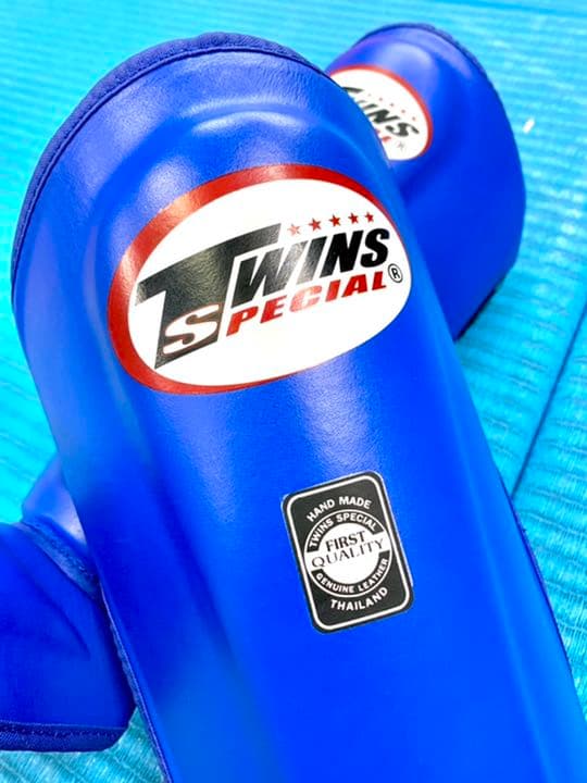 本革製 TWINS 新品 レガース ツインズ 未使用 サポーター