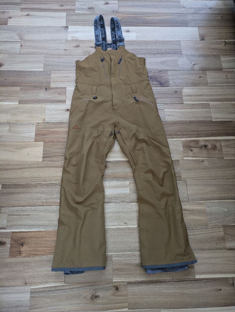 スノーウェア Strafe Nomad jacket & bib pants