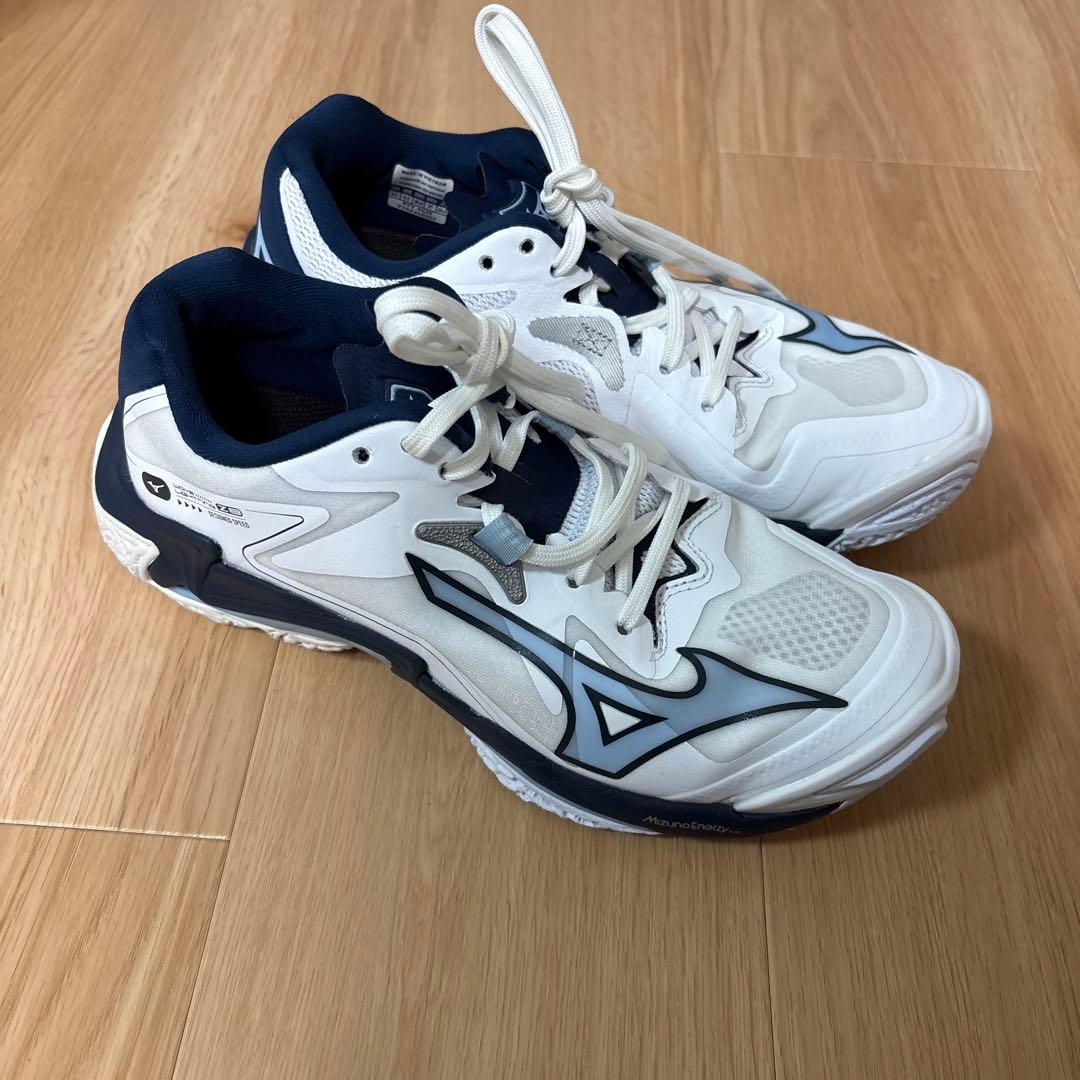 【未使用に近い】Mizuno 24.5cm ウェーブライトニング Z8