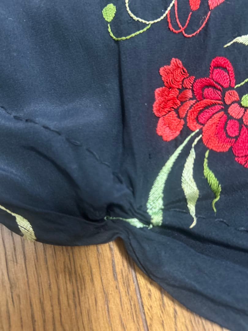 フラメンコ衣装 大判マントン 花柄刺繍 黒地 フリンジ付