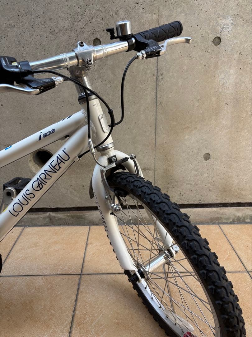 【現地取引可能】LOUIS GARNEAU 20インチ ホワイトLGS-J206