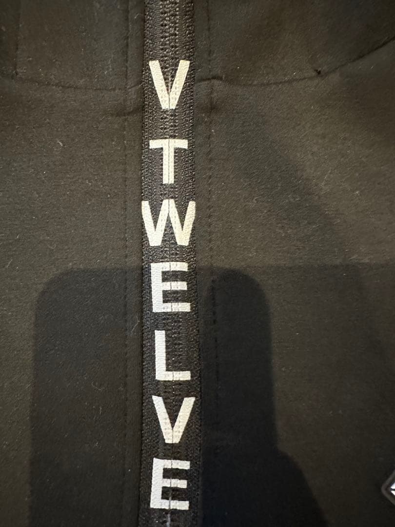 v12 アウター　M