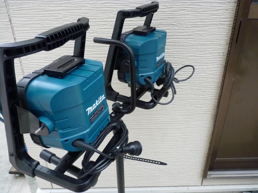 Makita LED作業灯 ML805の2灯セット 三脚付き