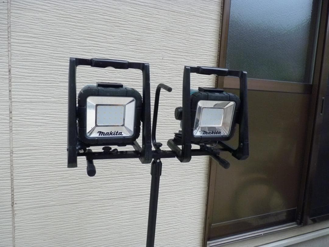 Makita LED作業灯 ML805の2灯セット 三脚付き