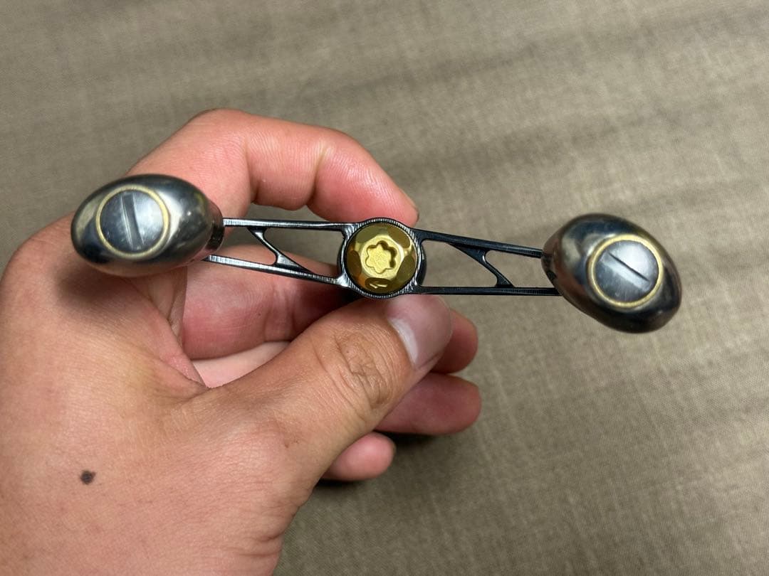 スピニングリールハンドル メタル シルバー/ゴールド　シマノ72mm