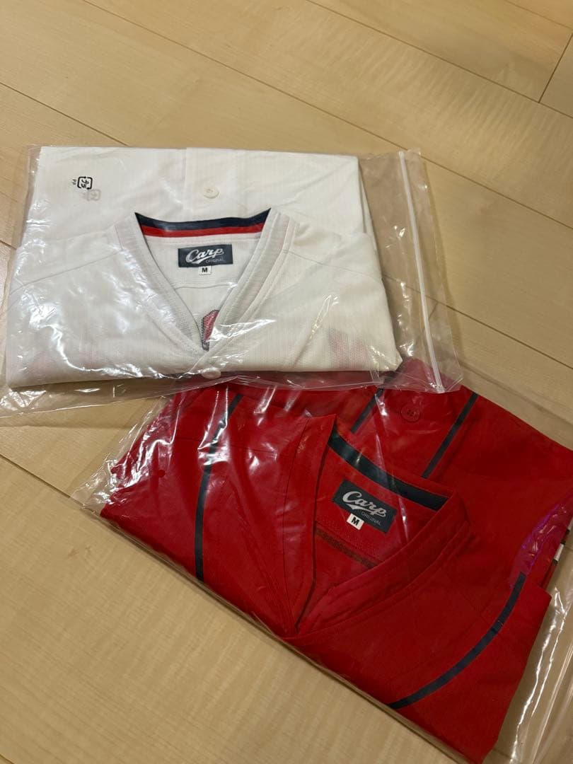 【新品未使用】Carp ユニフォーム 15番 Mサイズ 白赤セット