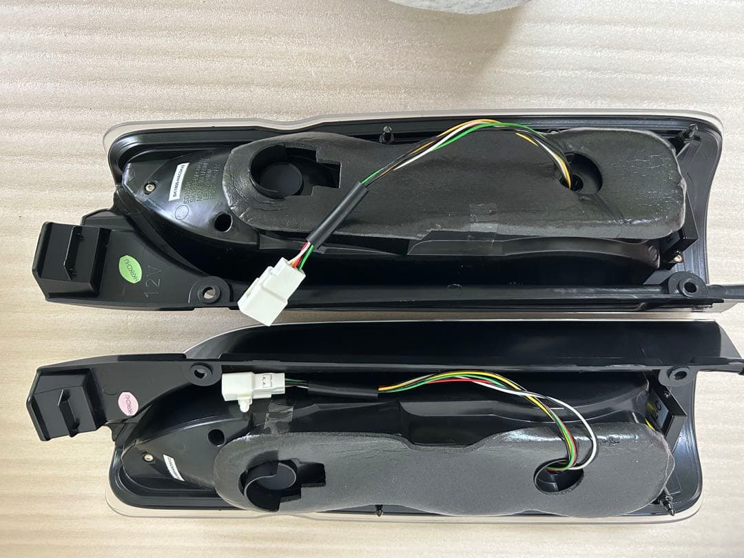ハイエース200系　LEDテールランプ