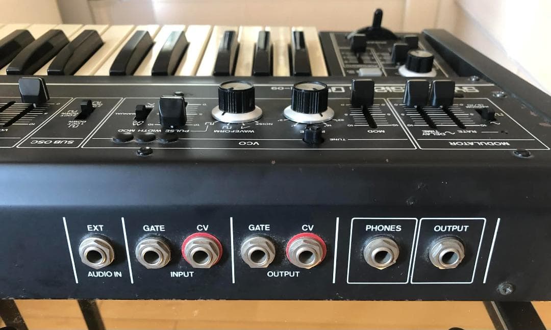 Roland SH-09 アナログシンセサイザー