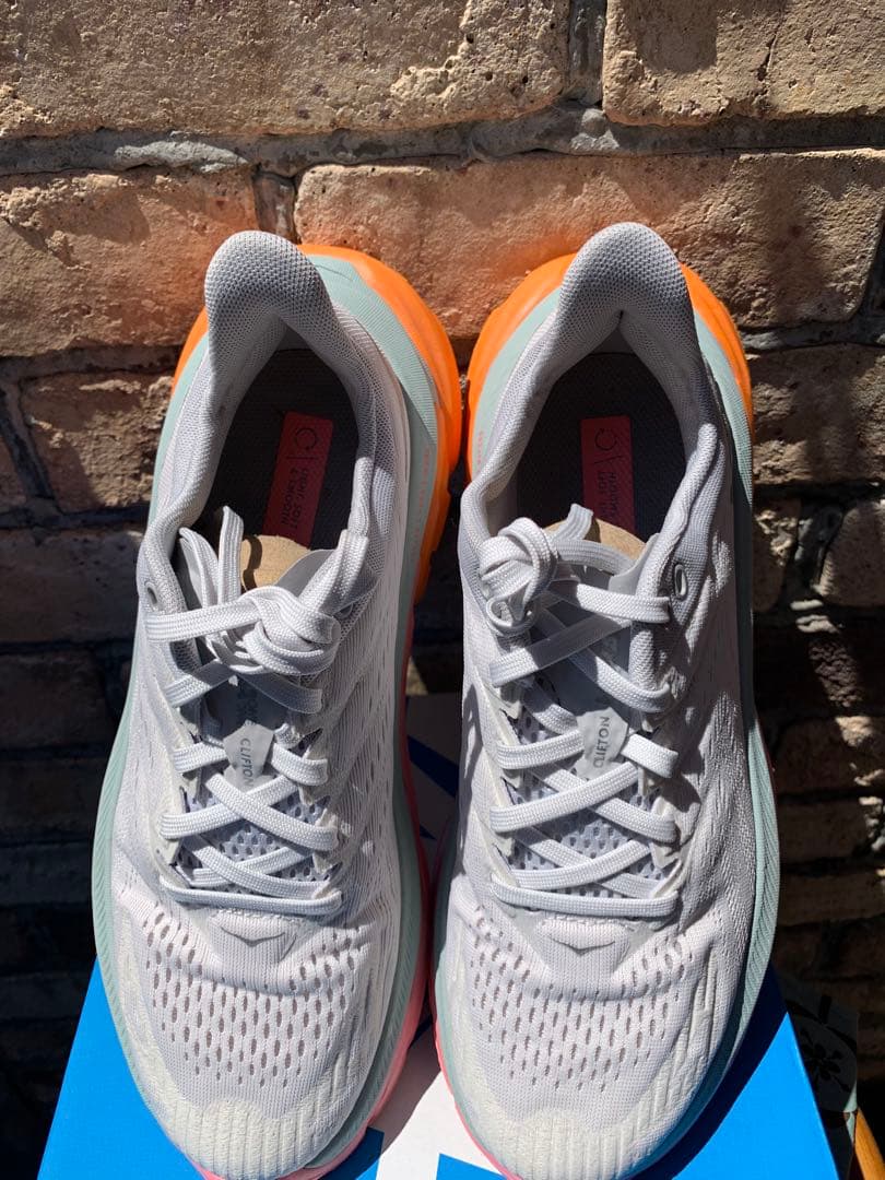 あや！正規品25cm！HOKA ランニングシューズ